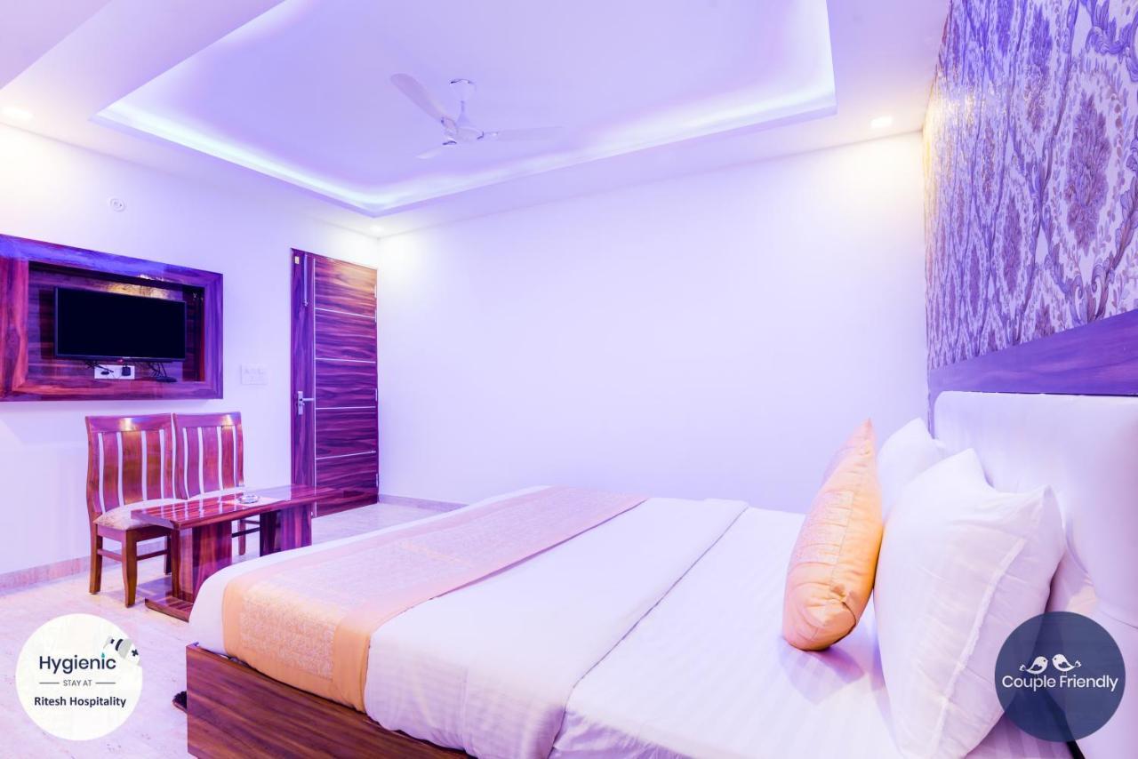 Hotel Fabulous - Delhi International Airport Нью-Дели Экстерьер фото